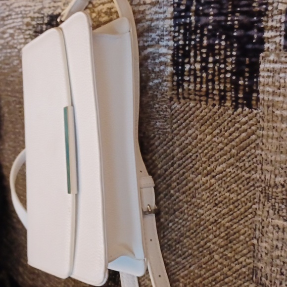 4/$60 White Le Chateau Purse - Small - Picture 10 of 10